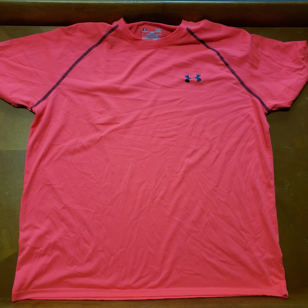 Under armour Short sleeve shirt.